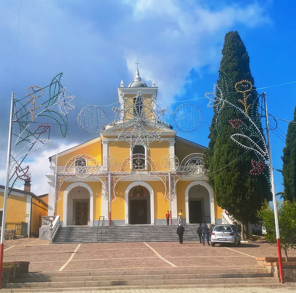 Santuario Dei Ss.medici Cosimo E Damiano Santuario dei Santi Cosma e Damiano (San Cosmo Albanese) - Alles wat u