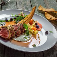 Medallions ( Beef filet with pear-roquefort sauce )
