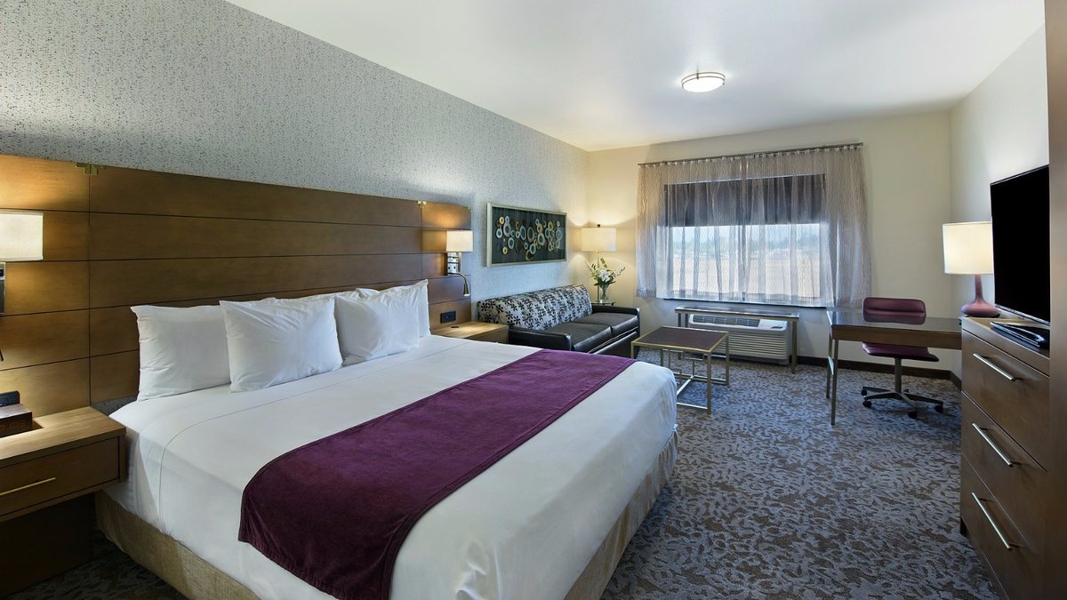 Oxford Suites Sonoma County - hotel rooms