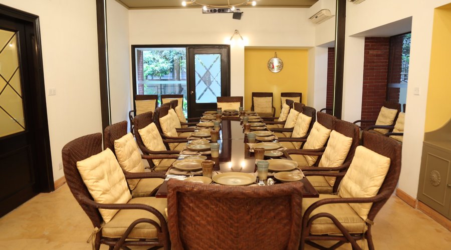 Grand dining arragement