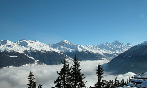 Panorama grandiose sur le val d'hérens depuis les chambres !