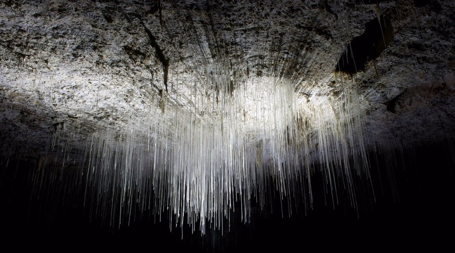 Grotte de Choranche - d'une incroyable finesse, stalactites de plus de 3 mètres de long !
