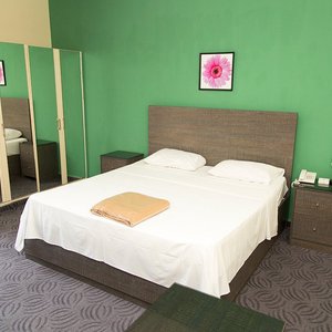 Bed & Wardrobe
