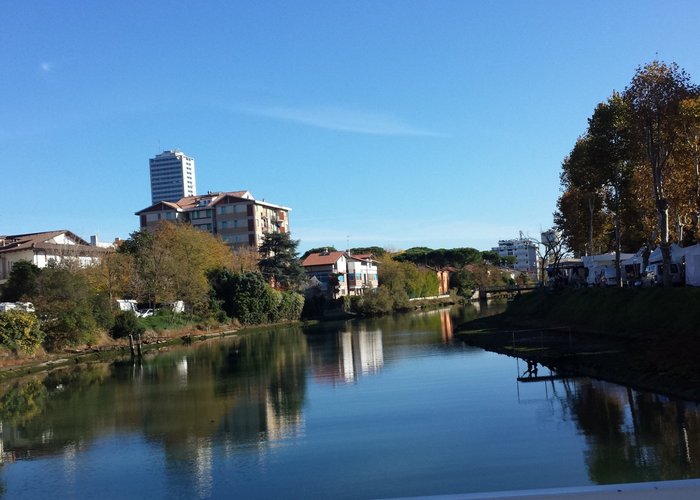 Foto ponte verso il mare.