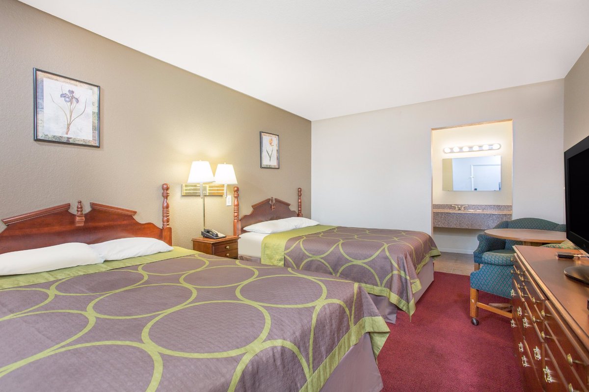 Knights Inn Glade Spring Rooms: Pictures & Reviews - Tripadvisor