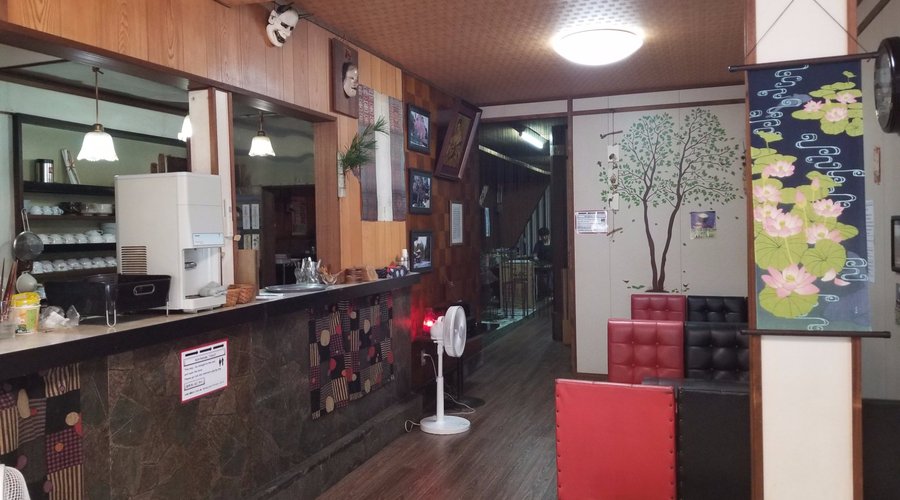 Inside of Higurashi  ひぐらし店内