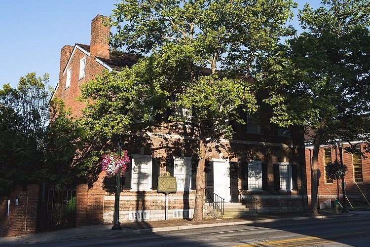 Downtown Lexington gains first book store since last one closed in