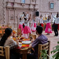 Deliciosa comida viendo Ballet Folklorico