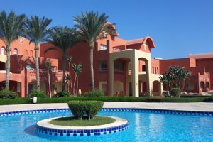 حمام السباحة والشاطئ