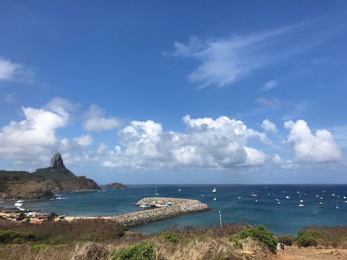 Filipinho aproveita dias em Fernando de Noronha para curtir a namorada