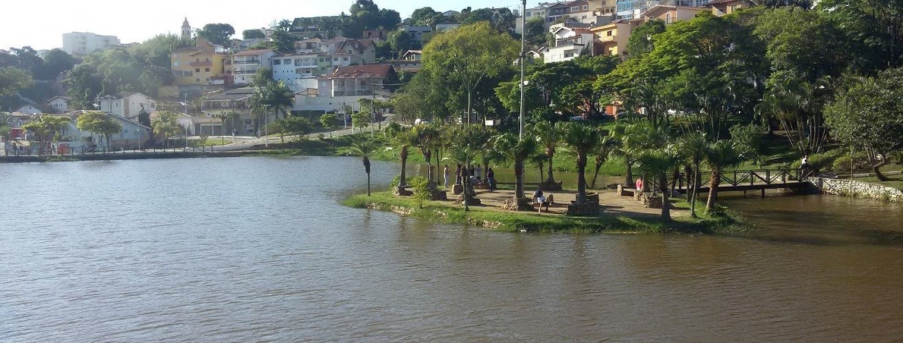 Vista do lago da plataforma do teleférico