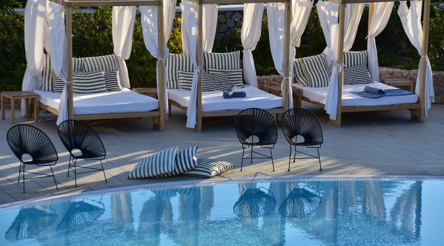 Atmosphere around the pool. So relaxing!