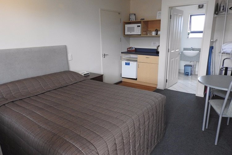 Studio unit, first floor