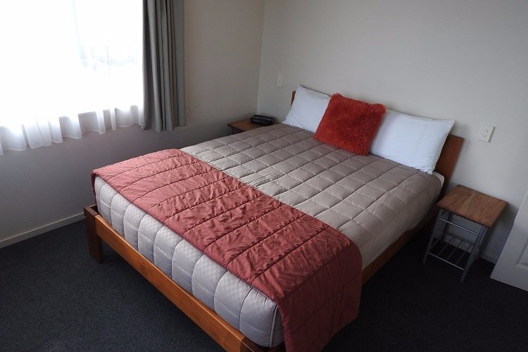 3 bedroom flat, queen bed