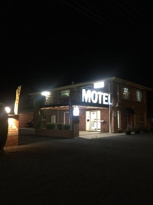 ALFA MOTEL (AU$88): 2023 Prices & Reviews (Gilgandra) - Photos of Motel ...