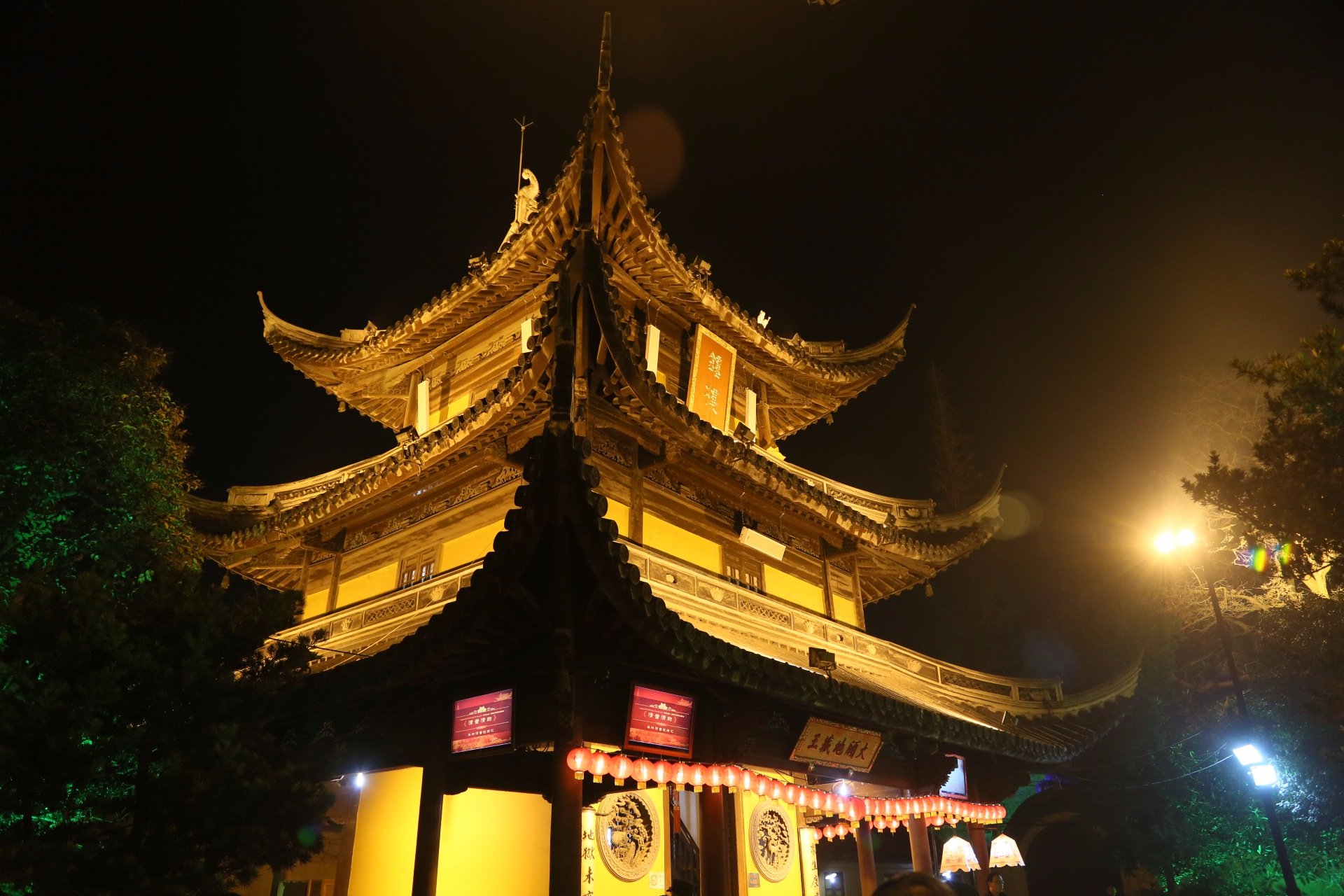 SHANGHAI TEMPLE OF THE TOWN GOD (CHENGHUNG MIAO) - All You Need To Know ...