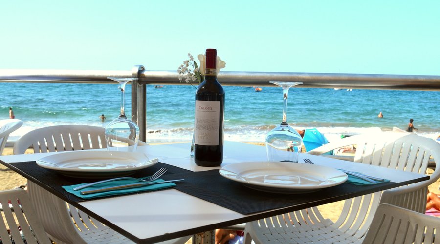 El lugar ideal para almuerzo o cena romántica junto al mar.