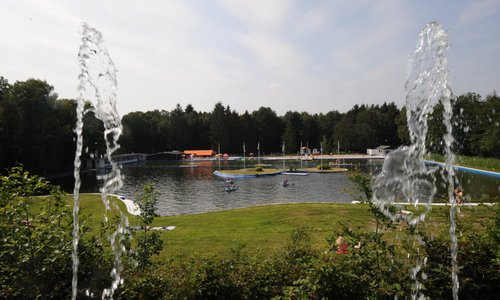 zwemmen in 20 miljoen liter drinkbaar bronwater