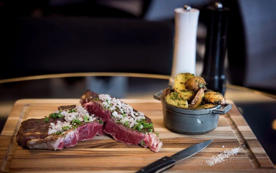 Filet de bœuf, frites (crédit : Jennifer Chosson)