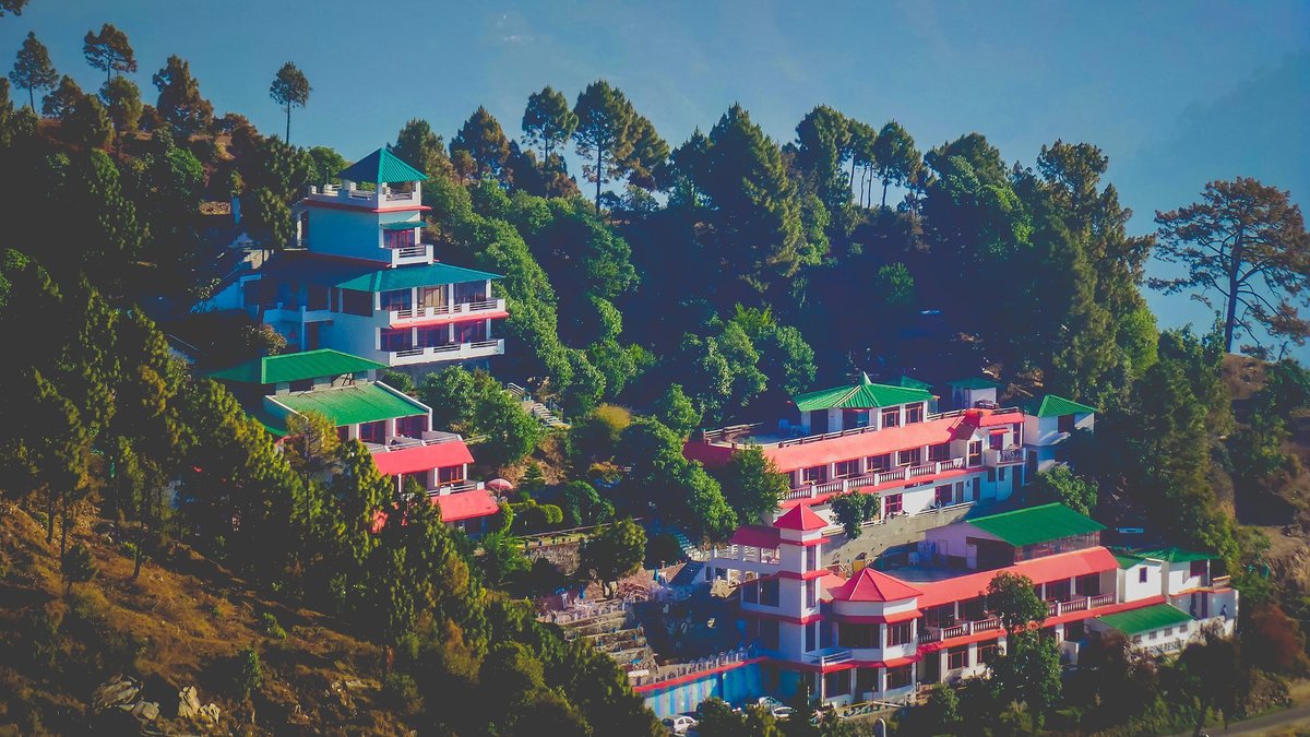 Best Luxury Hotel in Lansdowne