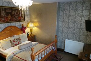 Room & Suite