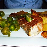 Peene-Barsch mit Rosenkohl und Bratkartoffeln, 13,50 €