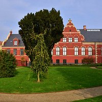 Kunstmusset set fra haven og åen
