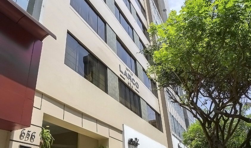 Fachada principal Suites Larco 656
