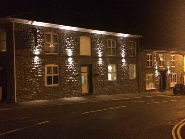 DUNRAVEN HOTEL Prices Reviews Treherbert Wales