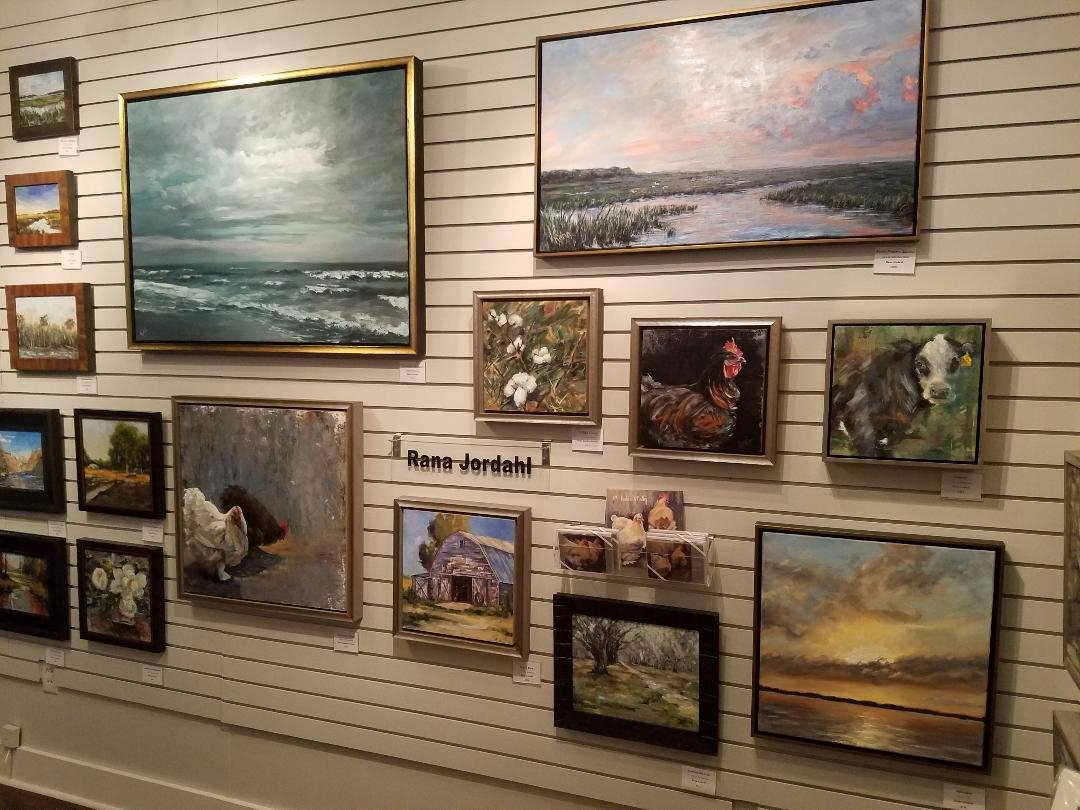 LOWCOUNTRY ARTISTS GALLERY Charleston 2023 Qu Saber Antes De Ir   One Of The Artist Walls 