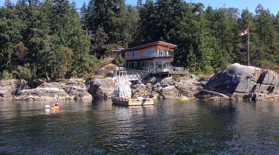 Complimentary guest kayaks and seasonal dock.