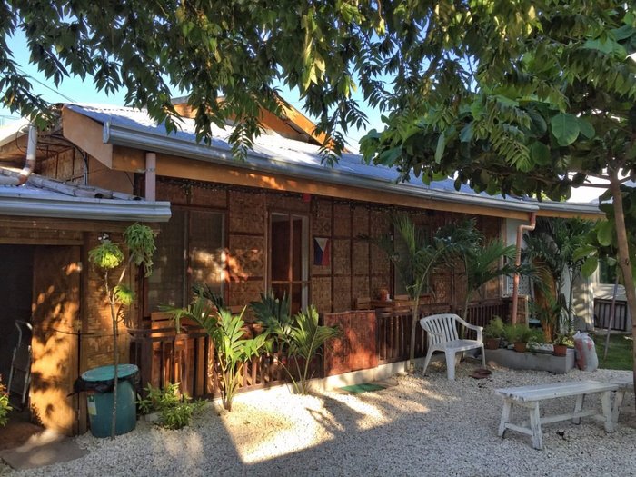 CRONIN RESIDENCE - Prices & Lodge Reviews (Oslob, Philippines)