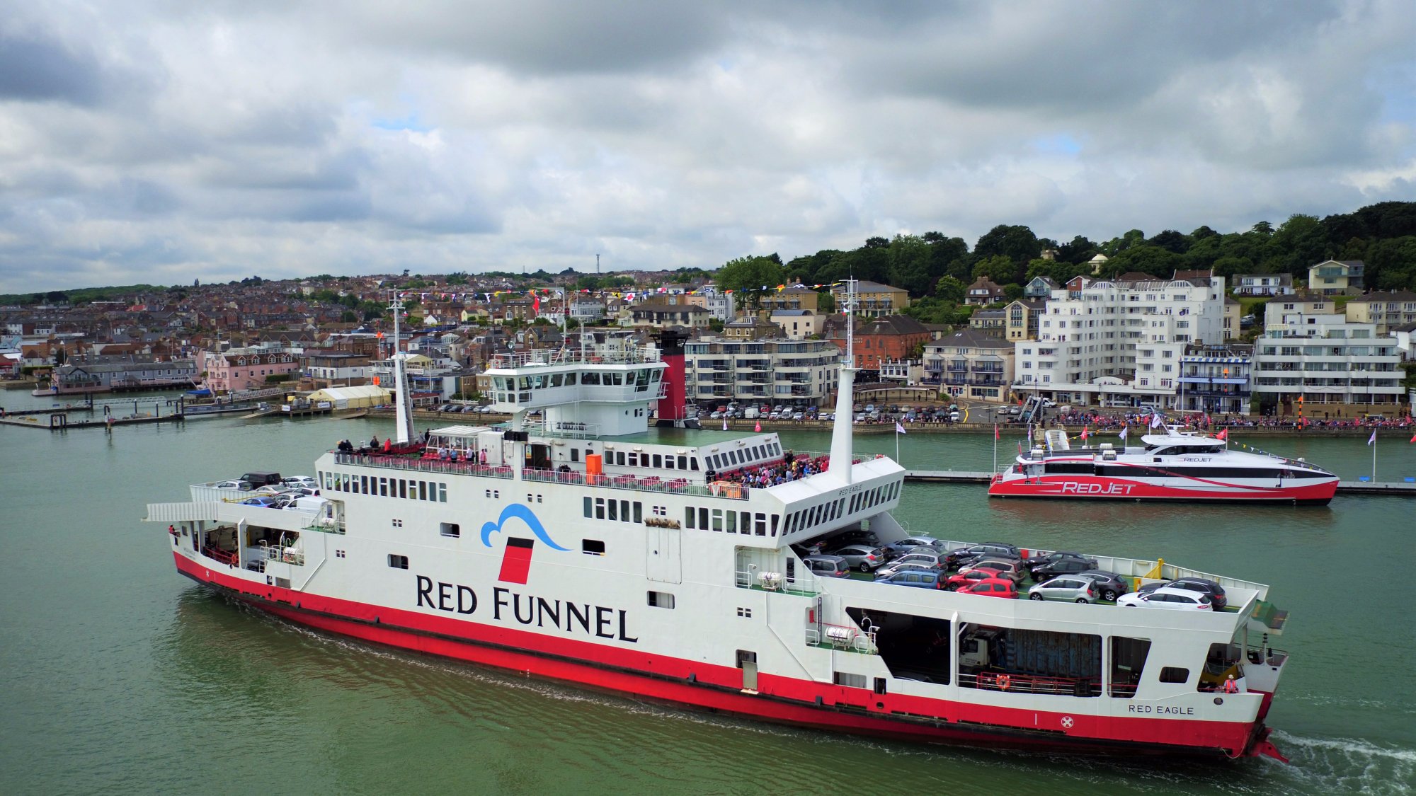 Wightlink v 2025 red funnel