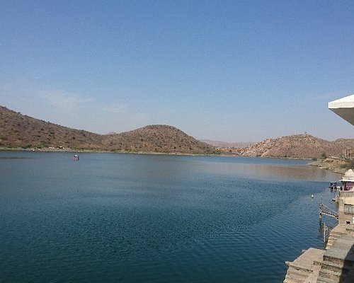 places to visit in udaipur early morning