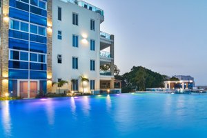 Pool & Beach