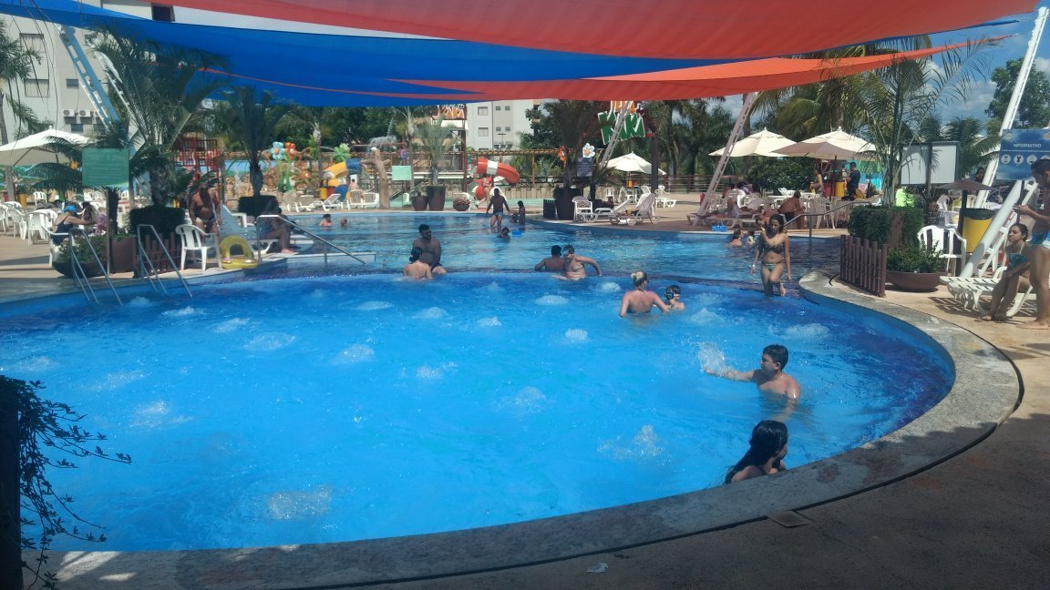 Clubes de funcionários públicos em Brasília têm piscina, toboágua