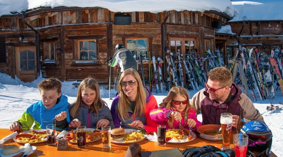 Einkehr auf der Skihütte im Großarltal