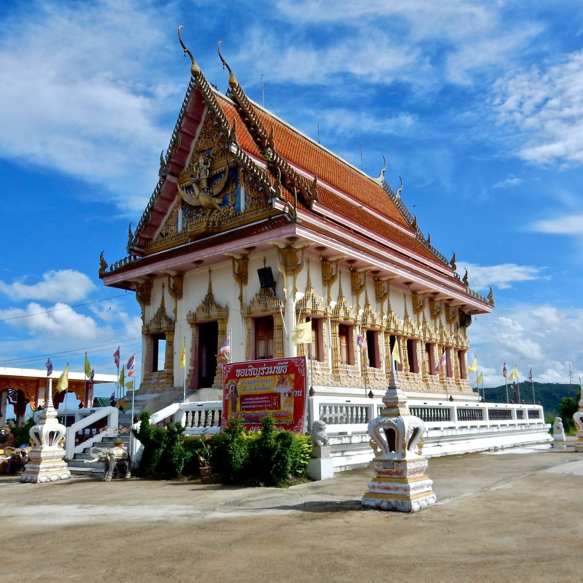 Wat Huay Mongkol