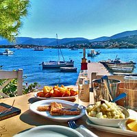 Φύκι φύκι μπροστά στη θάλασσα