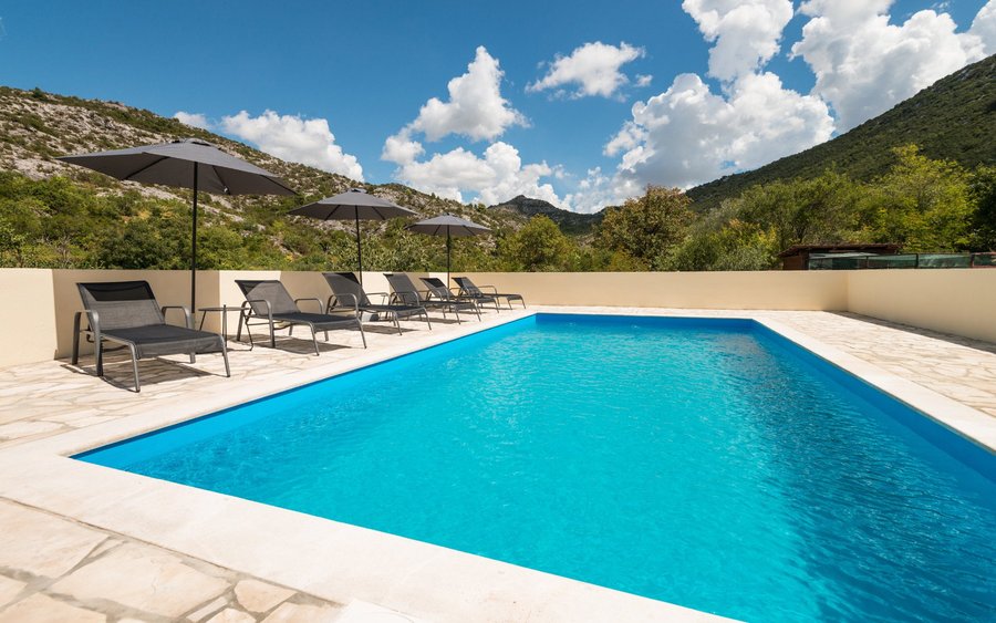 Please note that use of pool is only for accommodation guests.