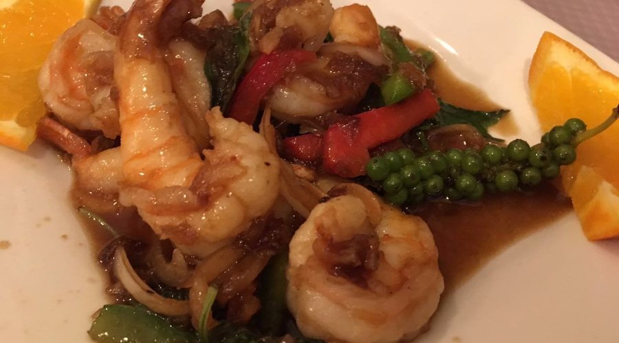 Crevettes poivres verts et basilic