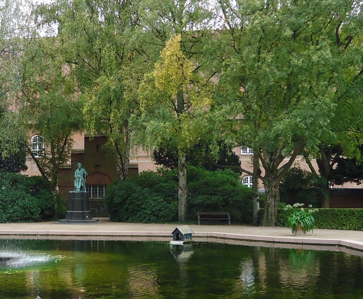 Soren Kierkegaard Statue I Bibliotekshaven, Копенгаген: лучшие советы перед  посещением - Tripadvisor