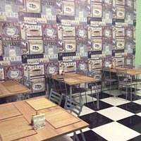 Тихое, уютное место, одинаково подходит для делового бизнес-ланча или для семейного ужина. Вежли