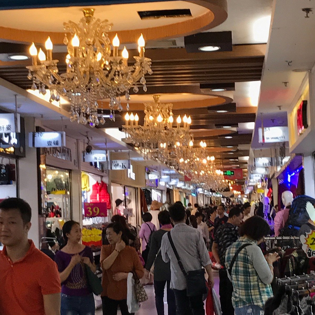 First Avenue Clothing Wholesale Market Guangzhou Aggiornato 2021 Tutto Quello Che Cè Da 7263