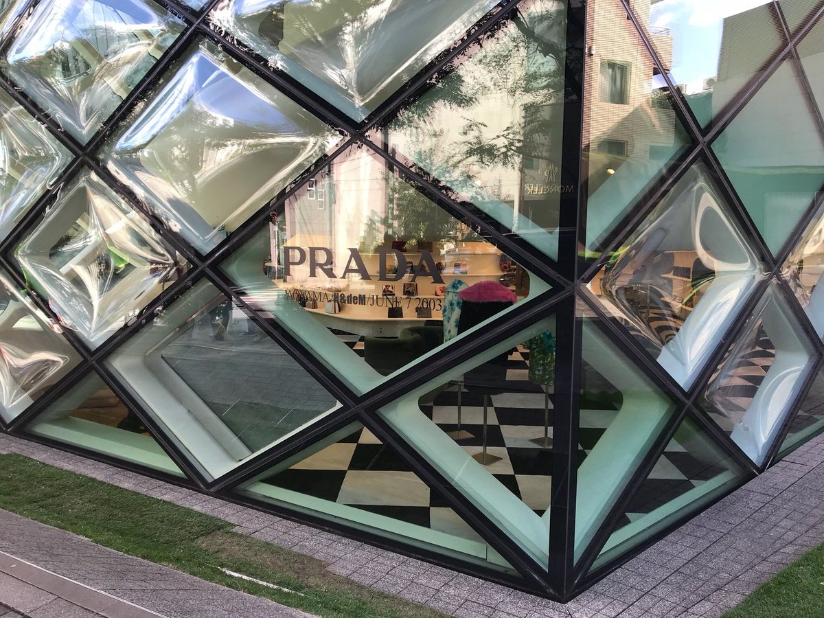 PRADA Aoyama (Minato, Nhật Bản) - Đánh giá - Tripadvisor