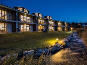 Clearbrook Motel Wanaka in Wanaka, image may contain: Hotel, Resort, Condo, City