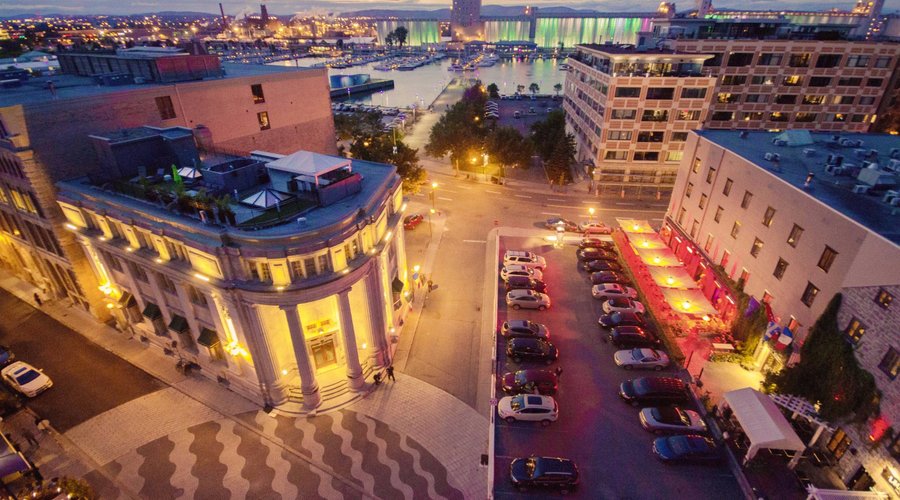 Vue panoramique de l'hôtel Port Royal et la terrasse de la Suite Royale