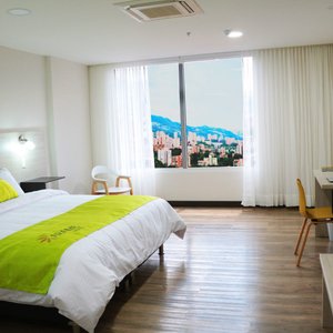 Habitacion Standard de 38 metros cuadrados con cama de 2.00 mts. x 2:00 mts.
