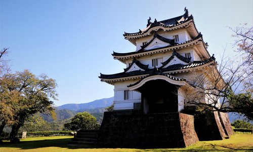 小さいと言われながら存在感のある天守です
