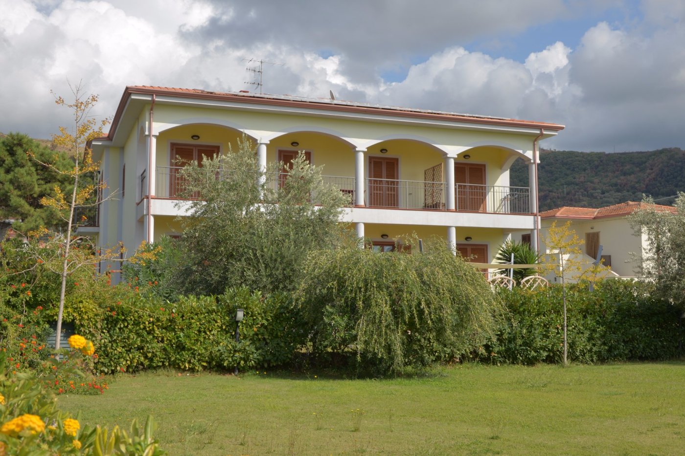 LARUS HOTEL Prices & Reviews Italy Calabria)